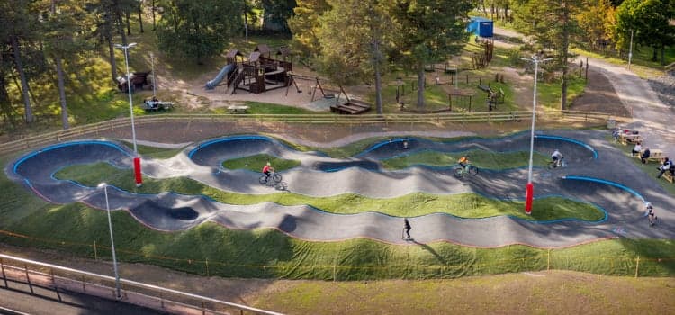 Vy över pumptrackbana på Billingen